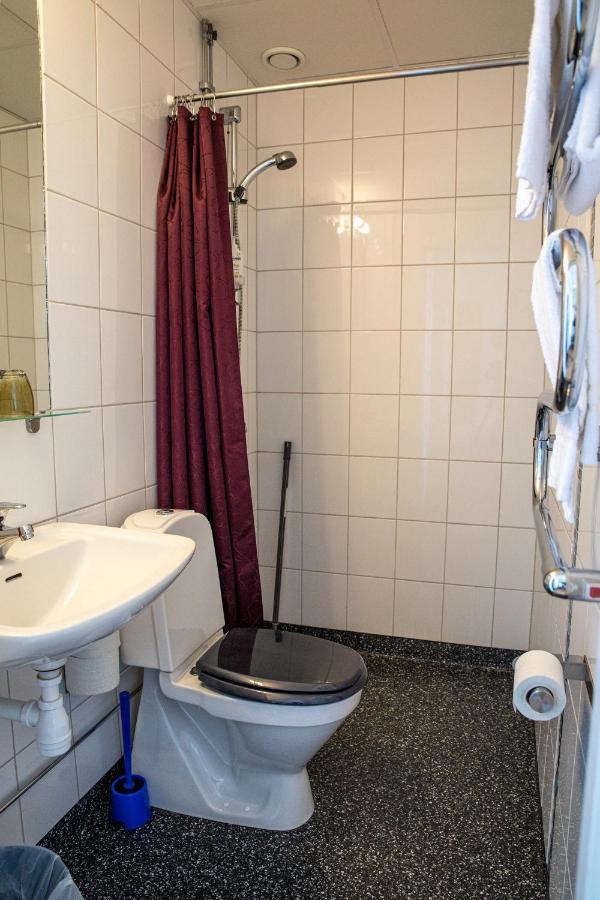 Skinnskatteberg Hotell Station מראה חיצוני תמונה